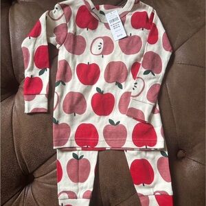 NWT Gap Apple Pajamas (12-18m)
